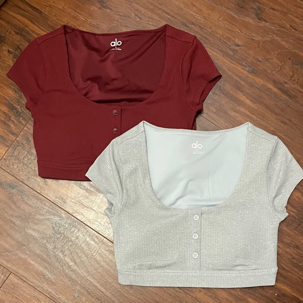 ALO Yoga Burgundy and Light Gray Crop blissful Henley tops size small EUC